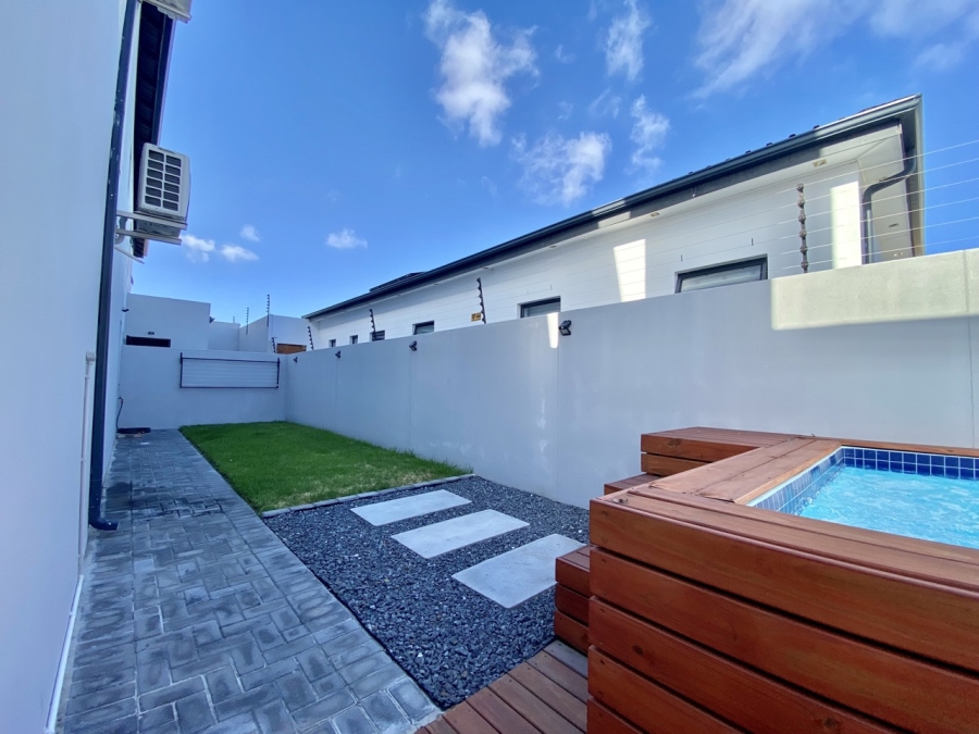 To Let 3 Bedroom Property for Rent in Sandown Western Cape